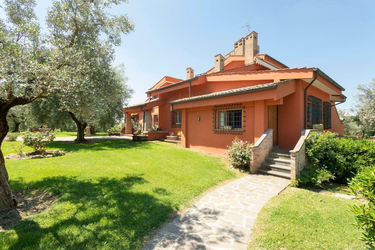 Villa In Via Della Marcigliana Casale Torre San Giovanni Exteriér fotografie
