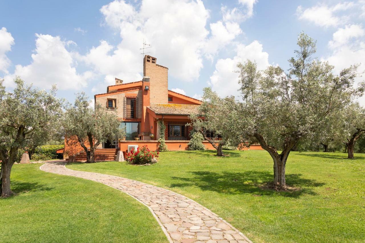 Villa In Via Della Marcigliana Casale Torre San Giovanni Exteriér fotografie